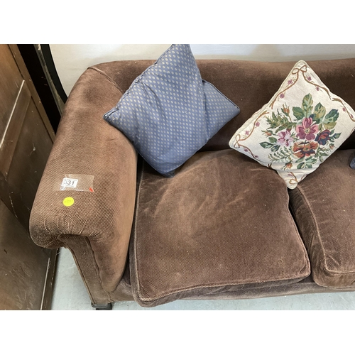 331 - BROWN UPHOLSTERED 2 SEATER CHESTERFIELD STYLE TUB SETEE ON CABRIOLE LEGS