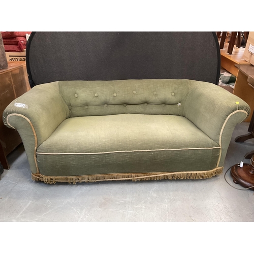 333 - GREEN UPHOLSTERED CHESTERFIELD STYLE VICTORIAN TUB SETTEE