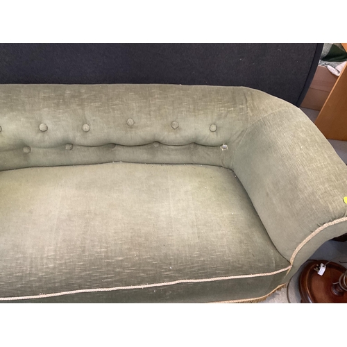 333 - GREEN UPHOLSTERED CHESTERFIELD STYLE VICTORIAN TUB SETTEE