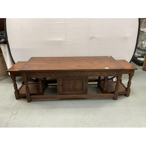 343 - REPRODUCTION DARK OAK NEST OF TABLES WITH LINEN FOLD DESIGN - H 18