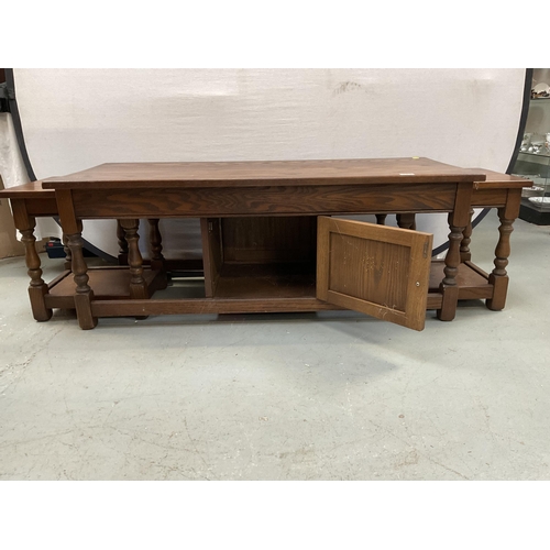 343 - REPRODUCTION DARK OAK NEST OF TABLES WITH LINEN FOLD DESIGN - H 18