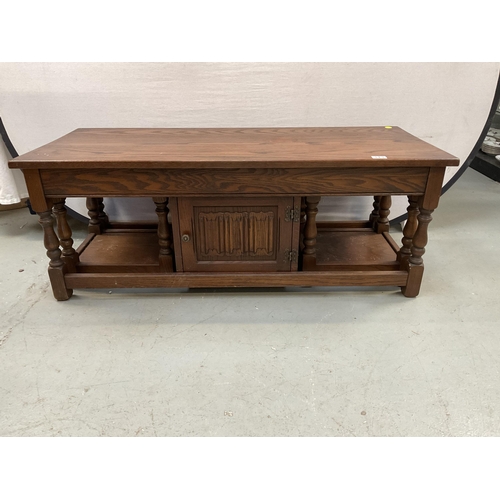 343 - REPRODUCTION DARK OAK NEST OF TABLES WITH LINEN FOLD DESIGN - H 18