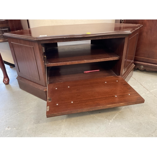 345 - REPRODUCTION FLAT SCREEN TV STAND (H 17