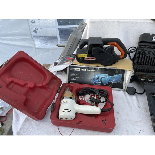 56 - LARGE CRATE OF ELECTRIC TOOLS TO INCLUDE BELT SANDER, BENCH GRINDER, HOT AIR GUN ETC - ALL WORKING O... 