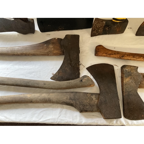 64 - QTY OF VINTAGE AXES TO INCLUDE FIBRE GLASS HANDLED EXAMPLE