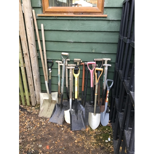 85 - 23 GARDEN SHOVELS