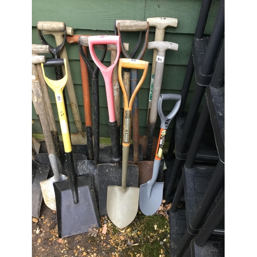 85 - 23 GARDEN SHOVELS