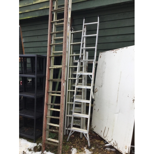 87 - QTY OF EXTENDING AND FOLDING ALUMINIUM LADDERS AND WOODEN LADDER