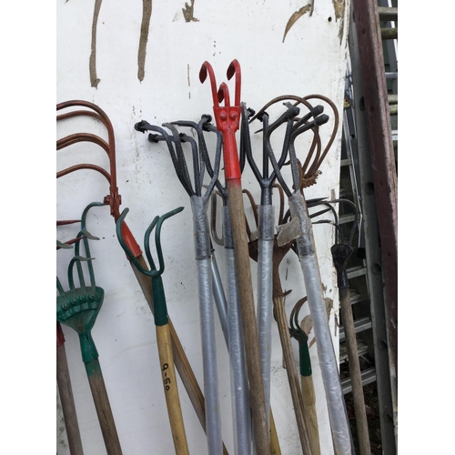 95 - 20 GARDEN CULTIVATORS