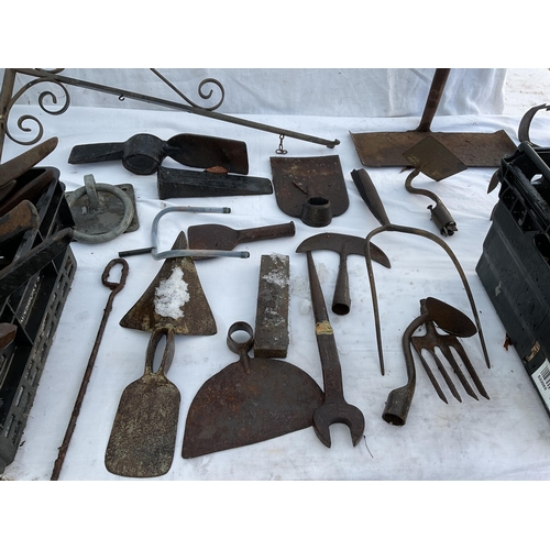 104 - 2 CRATES OF IRON WORK ITEMS TO INCLUDE WALL BRACKET ETC