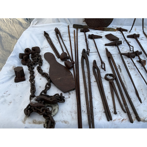 109 - QTY OF METALWORK ITEMS TO INCLUDE GRATES, WHEELS ETC