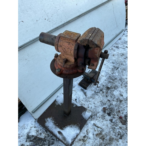 110 - HEAVY DUTY VICE ON STAND AND 1 OTHER