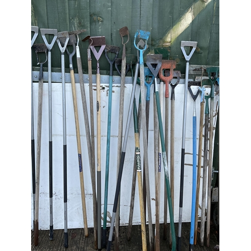 120 - 30 GARDEN HOES