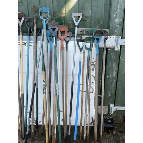 120 - 30 GARDEN HOES