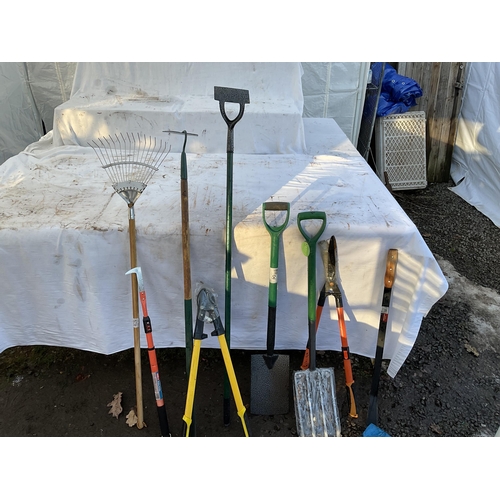 124 - GARDEN WHEEL BARROW AND VARIOUS GARDEN TOOLS