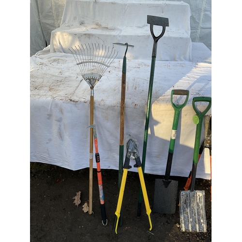 124 - GARDEN WHEEL BARROW AND VARIOUS GARDEN TOOLS