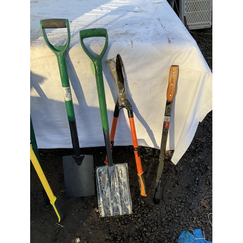 124 - GARDEN WHEEL BARROW AND VARIOUS GARDEN TOOLS