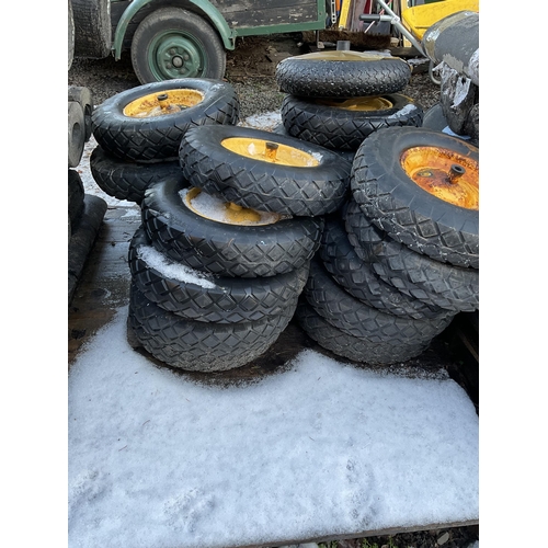 140 - QTY OF WHEEL BARROW WHEELS AND TYRES