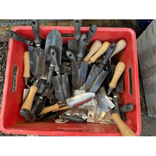 145 - 2 CRATES OF GARDENING ITEMS TO INCLUDE TROWELS, PRUNERS ETC