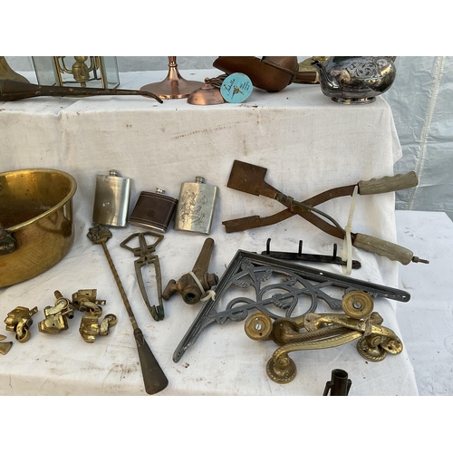 147 - 2 CRATES OF BRASS AND COPPER WARE TO INCLUDE BELLS, KETTLES, CANDLEABRA ETC