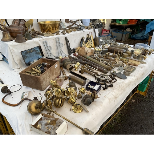 147 - 2 CRATES OF BRASS AND COPPER WARE TO INCLUDE BELLS, KETTLES, CANDLEABRA ETC