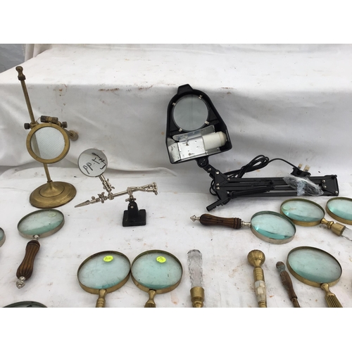 157 - CRATE OF MAGNIFYING GLASSES