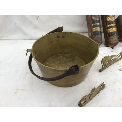 168 - CRATE OF BRASS & COPPER WARETO INCLUDE MEAT JACK , FIRE EXTINGUSHER,WARMING PAN ETC