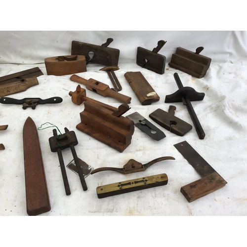 169 - CRATE OF VICTORIAN AND LATER WOODEN PLANES ETC