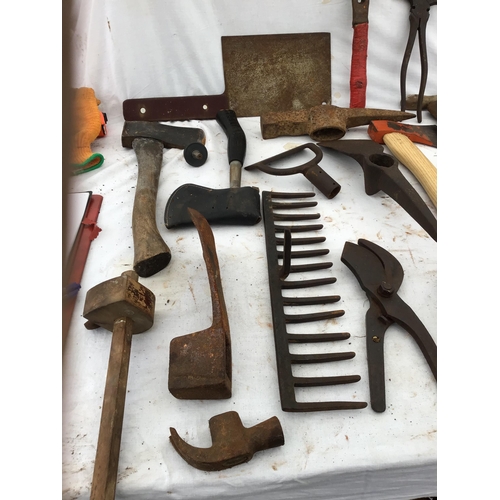 173 - 2 CRATES OF VINTAGE AXE HEADS AND AXES,CLEAVER ETC