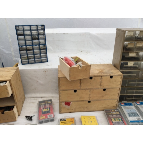 177 - QTY OF SCREW ORGANISER CHESTS AND ASSORTED CASED HARDWARE