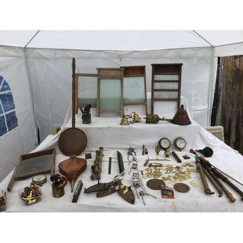 180 - CRATE OF BRASS & WOODEN ITEMS TO INCLUDE BRASS SPRAYS, BELLOWS, BLOW LAMPS AND SCRUBBING BOARDS