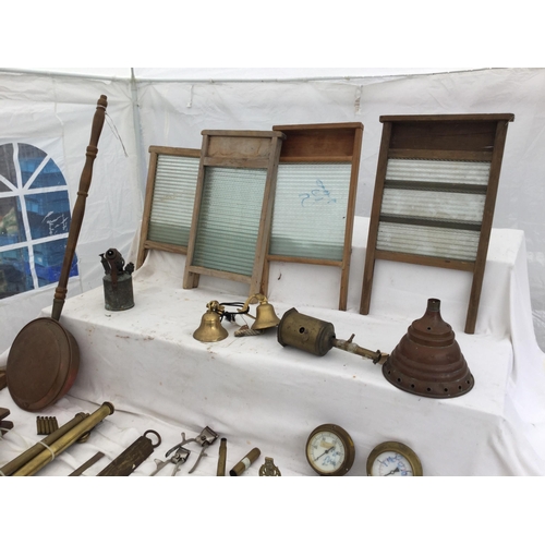 180 - CRATE OF BRASS & WOODEN ITEMS TO INCLUDE BRASS SPRAYS, BELLOWS, BLOW LAMPS AND SCRUBBING BOARDS