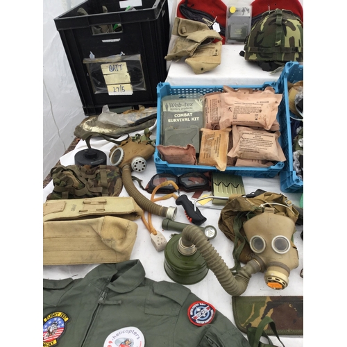 193 - 5 CRATES OF ARMY ITEMS TO INCLUDE BELTS, CANVAS BAGS, SHOVELS, HELMETS, BERETS, CLOTHING ETC