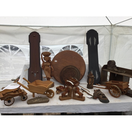 195 - 2 CRATES OF WOODEN ITEMS TO INCLUDE CARVED FIGURE, WALL SHELF ETC