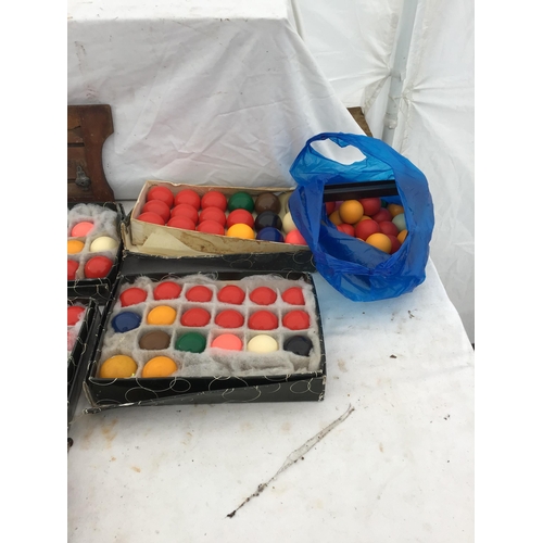 243 - CRATE OF VINTAGE SNOOKER BALLS, SCOREBOARD ETC