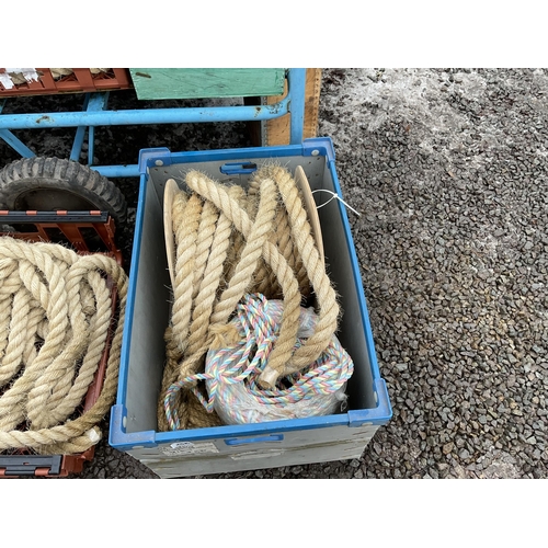 258 - LARGE QTY OF ROPE