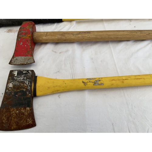 10 - QTY OF SLEDGE HAMMERS AND AXES TO INCLUDE FIBRE GLASS HANDLED EXAMPLES