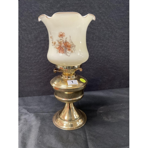 1 - BRASS OIL LAMP AND A SMALL TABLE LAMP H16