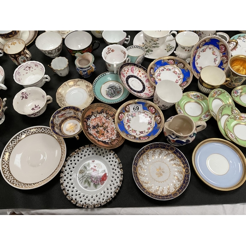 69 - BOX OF CHINA TO INCLUDE, WEDGEWOOD, SPODE ETC