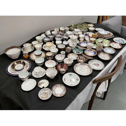 69 - BOX OF CHINA TO INCLUDE, WEDGEWOOD, SPODE ETC