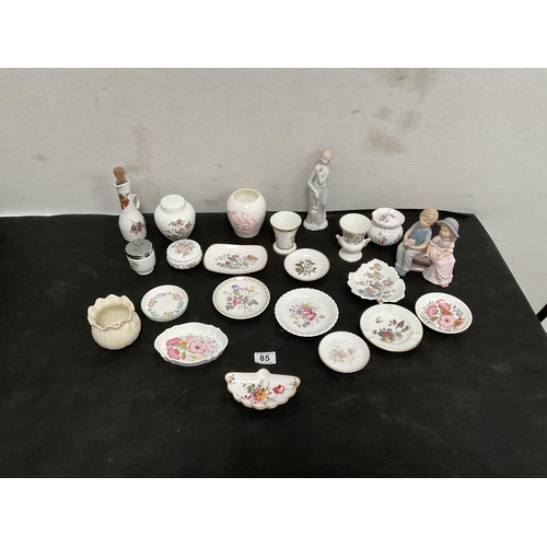 85 - BOX OF CHINA TO INCLUDE COALPORT, WEDGEWOOD, ROYAL DOULTON, ROYAL WORCESTER AND A LEONARDO FIGURE ET... 