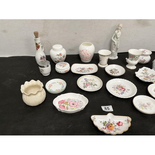 85 - BOX OF CHINA TO INCLUDE COALPORT, WEDGEWOOD, ROYAL DOULTON, ROYAL WORCESTER AND A LEONARDO FIGURE ET... 