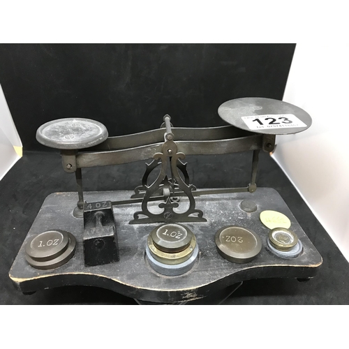 123 - SET OF POSTAGE SCALES H4