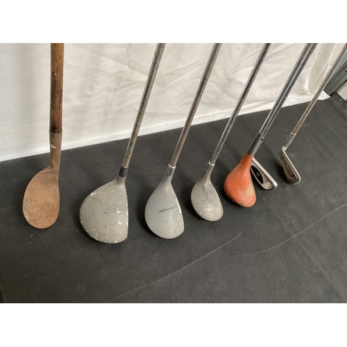 22 - QTY OF GOLF CLUBS TO INCLUDE A HICKORY SHAFT EXAMPLE