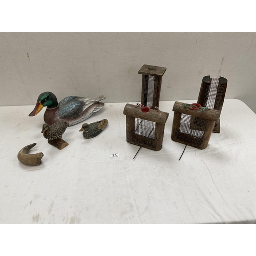 23 - BOX OF WOODEN BIRD FEEDERS AND ORNAMENTAL DUCKS