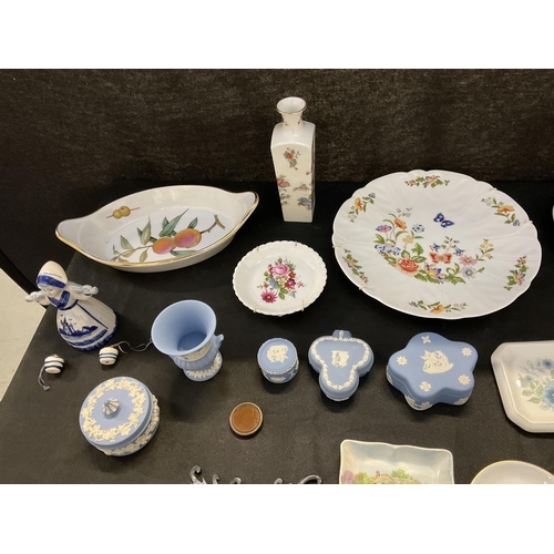 45 - BOX OF WEDGWOOD AND AYNSLEY CHINA