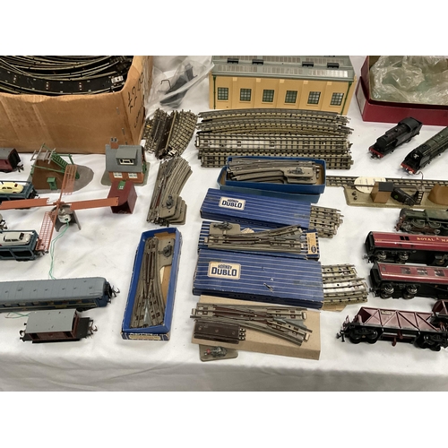 90 - LARGE VINTAGE HORNBY 00 GAUGE TRIAN SET TO INCLUDE LOCO'S ,TENDERS,TRUCKS,TRACK,BUILDINGS ,SHED ,CON... 