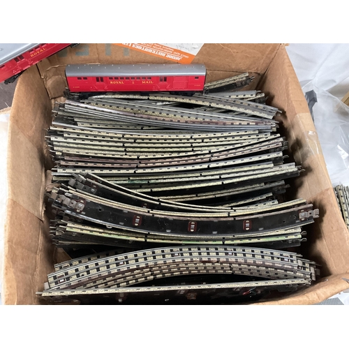 90 - LARGE VINTAGE HORNBY 00 GAUGE TRIAN SET TO INCLUDE LOCO'S ,TENDERS,TRUCKS,TRACK,BUILDINGS ,SHED ,CON... 