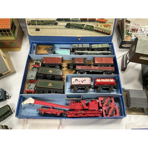 90 - LARGE VINTAGE HORNBY 00 GAUGE TRIAN SET TO INCLUDE LOCO'S ,TENDERS,TRUCKS,TRACK,BUILDINGS ,SHED ,CON... 