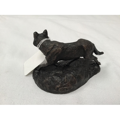 119 - SMALL BRONZE FOX ON BASE - H2